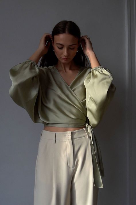 Satin Top Outfit Classy, Wrap Blouse Outfit, Satin Top Outfit, Satin Blouse Outfit, Dress Soiree, Satin Wrap Blouse, Simple Blouses, Satin Outfit, Minimalist Wardrobe Capsule