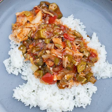 Stewed Okra And Tomatoes With Chicken, Chicken Okra And Tomatoes, Chicken And Okra Stew, Okra Chicken Recipes, Chicken And Okra Recipes, Dinner With Chicken Thighs, Chicken And Okra, Cajun Dinner, Chicken Etouffee