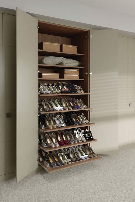 Genoa Bedroom Shoe Rack http://www.daval-furniture.co.uk/genoa/ Shoe Storage Inside Wardrobe, Ideas Armario, Shoe Cupboard, Wardrobe Systems, Closet Shoe Storage, Timeless Interior, Storage Idea, Fitted Wardrobes, Dream Closets