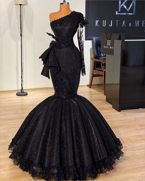 Fashion Inspiration’s Instagram post: “Yes or no? Dress by @kujtameri . ➡️ @catwalkhautecouture” Couture Dior, Black Mermaid Prom Dress, Dresses Fitted, Mermaid Prom Dresses Lace, Prom Dresses Long Mermaid, Mermaid Prom Dress, Stunning Prom Dresses, Sophisticated Bride, Lace Prom Dress