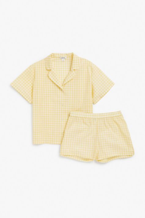 Yellow Pajamas, Matching Pyjamas, Girls Pjs, Bold Dresses, Cute Pjs, Pajama Fashion, Cute Pajama Sets, Cute Pajamas, Matching Pajamas