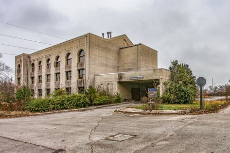 Carraway Hospital Asylum Building, Abandoned Hospital Exterior, Abandoned Hospital Creepy, Old Mental Asylum Psychiatric Hospital, Old Hospital, Creepy Photos, Abandoned Hospital, Birmingham Alabama, Food Poster Design