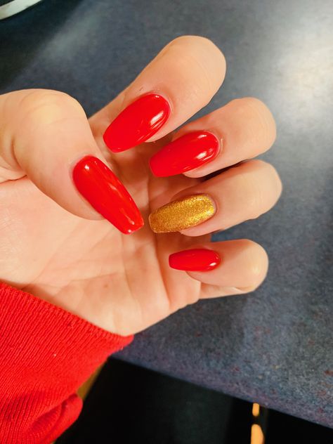 Chiefs Inspired Nails, Superbowl Nails Chiefs, Kanas City Chiefs Nails, Kansas City Chiefs Acrylic Nails, Chiefs Nail Ideas, Kc Chiefs Nails Simple, Kc Nails Kansas City, Usc Nails Design, Super Bowl Nails Chiefs