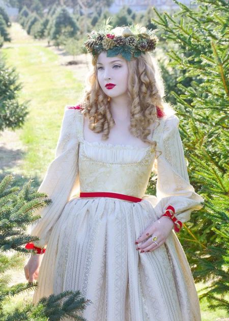 15th Century Dress, Angela Clayton, Medieval Hairstyles, 17th Century Fashion, Rococo Fashion, Ivory Gown, Gown Photos, Fairytale Dress, Disney Princesses