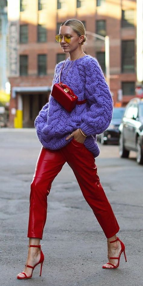 Color Combos Outfit, Walking Down The Street, Color Blocking Outfits, Paris Mode, Red Pants, Mode Inspo, Colourful Outfits, Mode Inspiration, Winter Looks