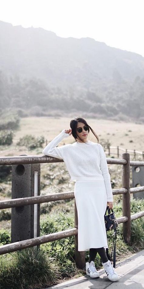 Hill Station Outfit Ideas For Women, Yacht Trip, Styling 101, Station Photo, Mount Abu, Travel Pose, Business Photography, Prom Poses, Travel Pictures Poses