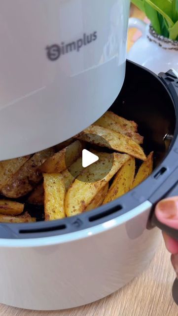 𝑴𝒊𝒈𝒉𝒂𝒂𝒂𝟖 🌻 on Instagram: "Beli air fryer? Tekan link di bio mighaaa ok! 
@simplus_my 

AIR FRYER POTATO WEDGES
Bahan-bahan :
🔹 Kentang
🔹 Onion powder
🔹 Garlic powder
🔹 Paprika ground
🔹 Serbuk cili
🔹 Parsley
🔹 Garam
🔹 Blackpepper
🔹 Parmesan cheese
🔹 Olive oil

Cara penyediaan ada dalam video

#simplus #simplusmy #MCNWinbegin #potatowedges #wedges #airfryer #airfryerrecipe #recipes #mighaaa8 #mighaaacooks" Air Fryer Recipes Easy Videos, Wedges Airfryer, Airfryer Recipes Videos, Air Fryer Potato Wedges, Air Fryer Recipes Videos, Air Fryer Potato, Airfryer Recipes, Potato Wedges, Air Fryer Recipes Easy