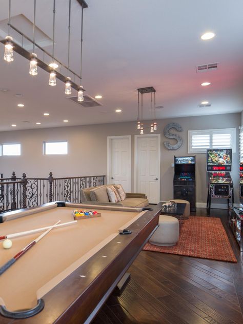 Drew and Jonathan Scott's chic loft game room features a pool table and arcade machine. Sleek, stylish lighting adds personality to the space. Loft Game Room Ideas, Upstairs Loft Ideas, Loft Ideas Upstairs, Loft Game Room, Loft Decorating Ideas Upstairs, Small Game Room Ideas, Game Room With Pool Table, Game Loft, Game Room Ideas