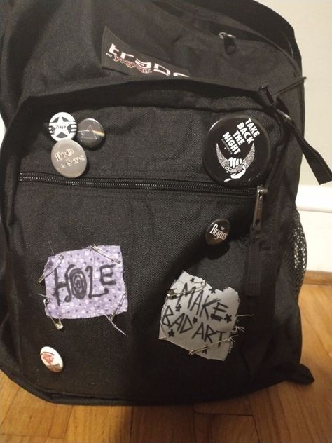 declan murphy l letters to the lost Grunge Backpack Ideas, Patch Backpack Punk, Aesthetic Backpack Decoration, Pins On Backpack Aesthetic Grunge, Backpack Aesthetic Decoration, Backpack Decoration Ideas Grunge, Backpack Patches Ideas, Whats In My Bag Grunge, Backpack Diy Decoration