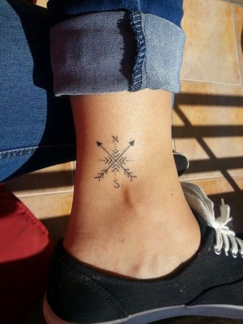 ankle-tattoo-north-south-arrows-compass-tattoo-ideas-jeans-black-sneakers Small Compass Tattoo, Classy Tattoos For Women, Ankle Tattoo For Girl, Compass Tattoo Design, Tattoo Zeichnungen, Men Tattoos, Inspiration Tattoos, Tattoo Girls, Arrow Tattoo