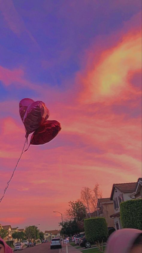 Hearts Everywhere, Valentine Astethic, Balloons Astethic, Balloon Astethic, Balloon Asthetic Picture, Heart Balloon Wallpaper, Hearts Astethic, Heart Ballon Aesthetic, Red Heart Balloons Aesthetic