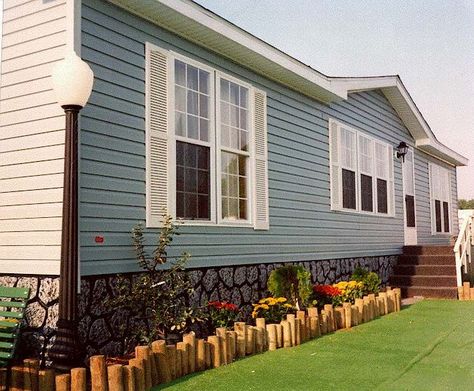 71 Beautiful Landscape Designs For Mobile Homes Mobile Home Skirting Ideas, Mobile Home Landscaping, Mobile Home Skirting, Mobile Home Exteriors, Nicole Curtis, Mobile Home Renovations, Building A Porch, Mobile Home Decorating, Mobile Home Living