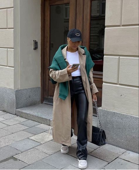 Trench Outfit, Lederhosen Outfit, Pinterest Wardrobe, Work Fits, Trench Coat Outfit, Street Tacos, Mum Fashion, Winter Fashion Outfits Casual, Coat Outfit