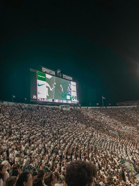 Msu Aesthetic, Msu Football, Lansing Michigan, Michigan State Football, Msu Spartans, College Vision Board, East Lansing, Michigan State University, Michigan State Spartans