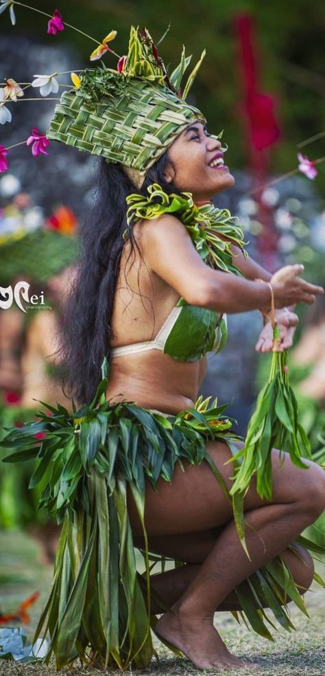 Samoan Dance, Polynesian Women, Polynesian Dance, Jungle Queen, Pretty Nose, Jungle Life, Hawaiian Art, Summer Paradise, Sea Colour