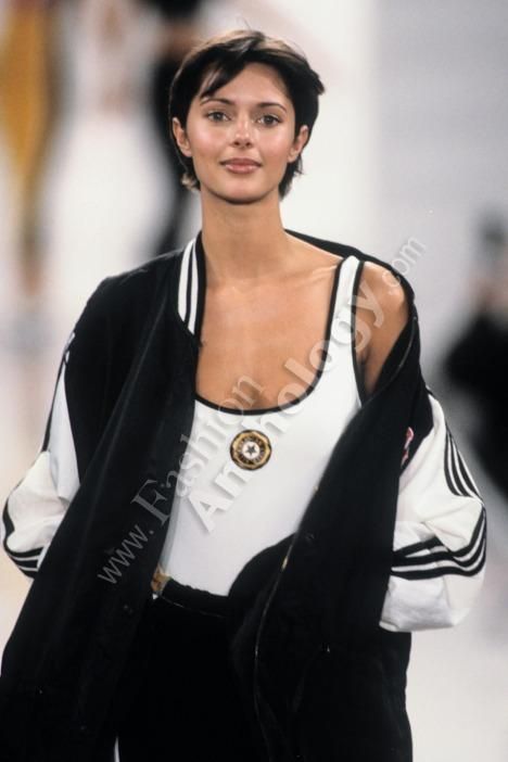 DKNY Spring Summer 1994 New York - designer Donna Karan Bridget Hall, Valentino Runway, 90s Runway Fashion, Original Supermodels, High Fashion Editorial, Helena Christensen, Archive Fashion, Runway Show, Look Vintage