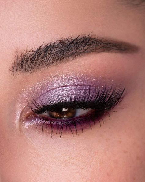 Mauve Purple Eyeshadow Looks, Makeup That Goes With Lavender Dress, Makeup With Purple Dress, Purple Prom Makeup, Purple Wedding Makeup, Prom Eyeshadow, Sweet 16 Makeup, Quince Makeup, Simple Prom Makeup