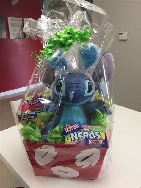 Lilo and Stitch Easter Basket Stitch Easter Basket, Best Friend Birthday Basket, Boyfriend Easter Basket, Disney Gift Basket, Family Easter Party, Stitch Easter, Fun Easter Baskets, Lilo And Stitch Merchandise, Valentine Baskets