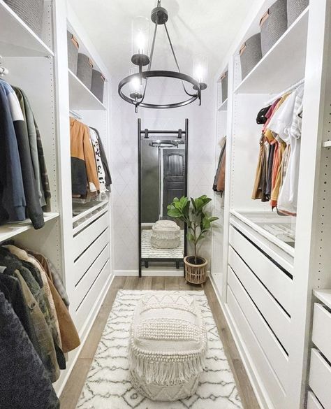 Master Closet Design, Small Walk In Closet, House Closet, Dream Closet Design, Closet Design Layout, Closet Renovation, Closet Layout, Small Closets, Closet Remodel