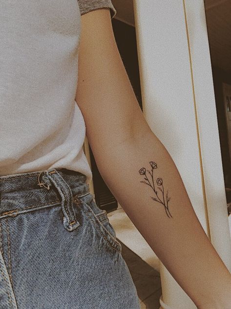 Tatoos Woman Forearm, Flower Inner Arm Tattoos For Women, Flower Tattoo Placement Ideas Arm, Delicate Inner Arm Tattoo, Minimalist Arm Tattoos For Women Forearm, Dainty Flower Forearm Tattoo, Small Flower Tattoo Wrist, Side Wrist Tattoos Flower, Small Floral Forearm Tattoo Women