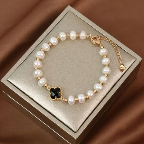 Elegant Pearl Jewelry, Pearl Bracelet Gold, Pearl Clasp, Clover Bracelet, Buy Pearls, Freshwater Pearl Jewelry, Jewelry Mirror, Gold Bead Bracelets, Freshwater Pearl Bracelet