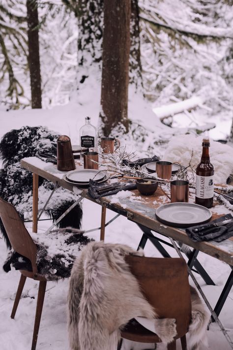 Winter Cabin Escape | Part I of II - Christiann Koepke Winter Picnic, Monday Inspiration, Winter Cabin, Winter Love, Tasting Table, Winter Party, Winter Aesthetic, Outdoor Party, Table Set