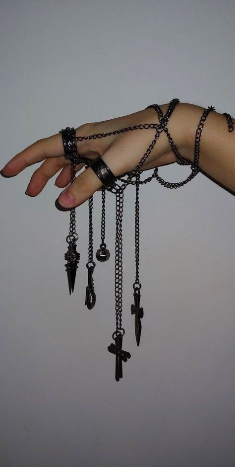 Kurapika Chains, Celana Jogger Wanita, Emo Jewelry, Halloweenský Makeup, Look Grunge, Grunge Jewelry, Edgy Jewelry, Seni Dan Kraf, Punk Accessories