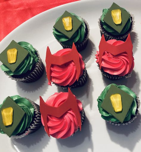 Wanda Maximoff Birthday Party, Scarlet Witch Birthday Cake, Scarlet Witch Cake Ideas, Scarlet Witch Cake, Marvel Desserts, Wanda Cake, Marvel Cupcakes, Birthday Marvel, Marvel Wedding