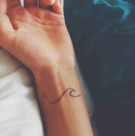 Tattoo Design + Placement :: Pretty + Small Designs :: See more Untamed Ink Inspiration @untamedorganica Wave Tattoo Wrist, Simple Wave Tattoo, Small Wave Tattoo, Wave Tattoo Design, Tatuagem Masculina Pequena, Wave Tattoo, Tattoo Trend, Small Wrist Tattoos, E Tattoo