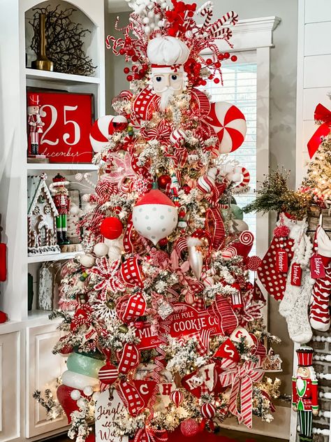 how to decorate a red and white christmas tree - Re-Fabbed Red And White Buffalo Check Christmas, Christmas Decor Red And White, White Christmas Tree With Red, Christmas Tree Red And White, Extravagant Christmas, Living Room Christmas Tree, Half Christmas Tree, Red And White Christmas Tree, Christmas Aesthetics