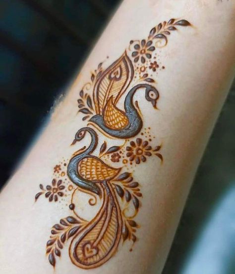 Mhendi Design Unique Latest, Back Side Mehndi Design, Mehendi Course, Peacock Mehndi Designs, Peacock Drawing, Beginner Henna, Palm Mehndi Design, Pretty Henna, Tato Henna