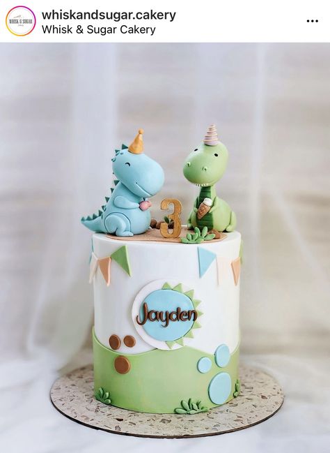 Dinosaur Cakes For Boys, Dino Birthday Cake, Toddler Birthday Cakes, Dinosaur Birthday Theme, Baby Boy Birthday Cake, Girl Dinosaur Birthday, Dinosaur Birthday Party Decorations, Dino Cake, Dinosaur Birthday Cakes