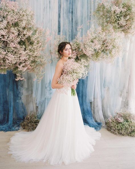 Baby's Breath bridal bouquet Wedding Flowers Pastel, Poppies Wedding, Bridesmaids Floral, Wedding Flowers Spring, Peony Bouquets, Gypsophila Wedding, Hanging Greenery, Floral Backdrops, Flowers Winter