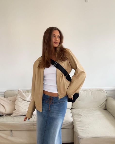 Sofia Boman Hair, Denim Skirt White Top, Beige Leather Jacket Outfit, Leather Jacket Outfit Fall, Sofia Boman, Long Black Skirt Outfit, Wardrobe Build, Womens Leather Jacket Outfit, Fashion Scandinavian