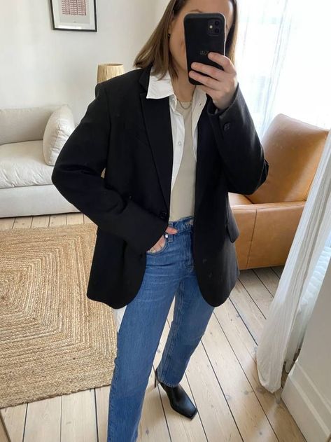 One Perfect Arket Blazer Worn 5 Ways for Spring Arket Blazer, Capsule Style, Street Jacket, Festival Jacket, Long Puffer Coat, Beige Blazer, Classic Wardrobe Staples, Crisp White Shirt, Create Outfits