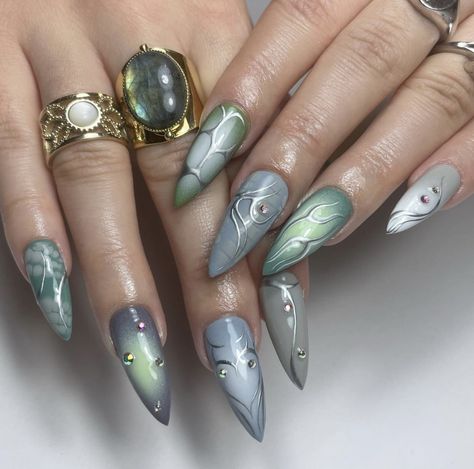 nail art inspo Elven Inspired Nails, Fantasy Nail Art Designs, Chrome Nails At Home, Fantasy Nail Art, Earthy Nails Acrylic, Earth Nails, Lexi Nails, Chrome Nail Colors, Chrome Nail Designs