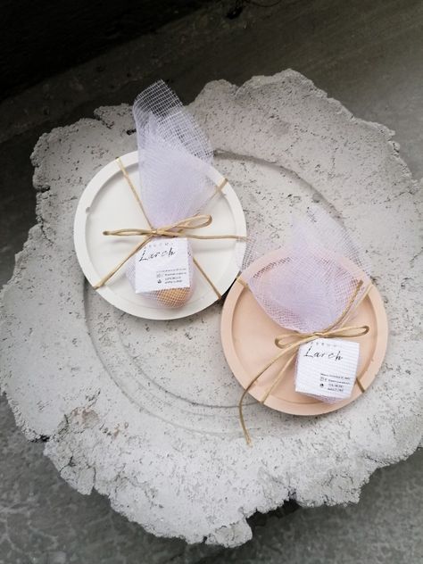 Concrete Wedding Favors, Coaster Wedding Favors, Single Pringle, Concrete Coasters, Wedding Coasters Favors, Wedding Favors Fall, Return Gifts, Clay Diy Projects, Concrete Projects