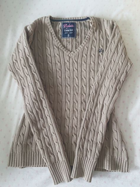 Beige Sweater Outfit, Jumper Aesthetic, Early 2000s Outfits, Beige Cable Knit Sweater, 90s 2000s Fashion, Downtown Outfits, Coquette Style, 2000s Outfits, Thrifted Outfits