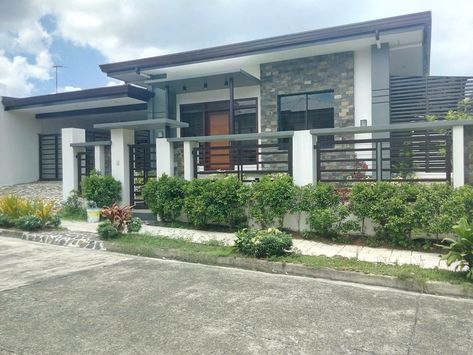 Dream House Modern House Philippines, Modern Roof Design, Modern Bungalow House Plans, Philippines House Design, Modern Bungalow Exterior, Modern Bungalow House Design, Philippine Houses, House Fence Design, House Roof Design