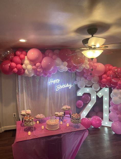 #birthdayparty #aesthetic #birthdaygirl Hotel Birthday Parties, Pink Birthday Decorations, Surprise Birthday Decorations, Happy 29th Birthday, 21st Bday Ideas, Bunny Birthday Party, Winter Birthday Parties, Birthday Goals, 21st Birthday Decorations