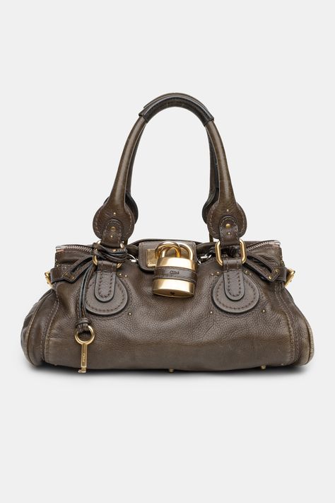 CHLOÉ PADDINGTON  BAG CPJ005 — ninetwofive Chloe Paddington Bag Aesthetic, Chloe Paddington Bag Outfit, Chloe Paddington Bag, Chloé Bag, Paddington Bag, Trending Bags, Inside My Bag, Mysterious Girl, Dream Bags