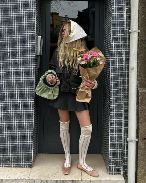 My favorite outfits lately. Do you like any of these?🤭 Knee High Stockings Outfit, Head Scarf Outfit, Stocking Outfit, Fashion Content Creator, The Flower Market, Shoulder Bag Outfit, Knee High Stockings, Scarf Trends, Fashion Content