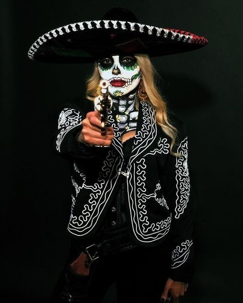 Gangster Outfit, Charro Suit, Modeling Poses, Mexican Culture Art, Mexican Culture, Sugar Skulls, Model Poses, Day Of The Dead, Sugar Skull