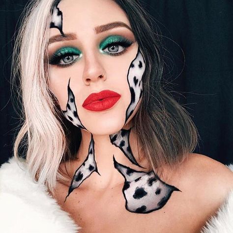 We are obsessed with this Cruella Deville Halloween look by @sadieshill using our Diva PRO Eyelashes 😍❤️ Horror Smink, Make Up Diy, Makeup Clown, Makeup Zombie, Fantasy Make-up, Halloween Make-up Looks, Halloweenský Makeup, Cute Halloween Makeup, Cool Halloween Makeup