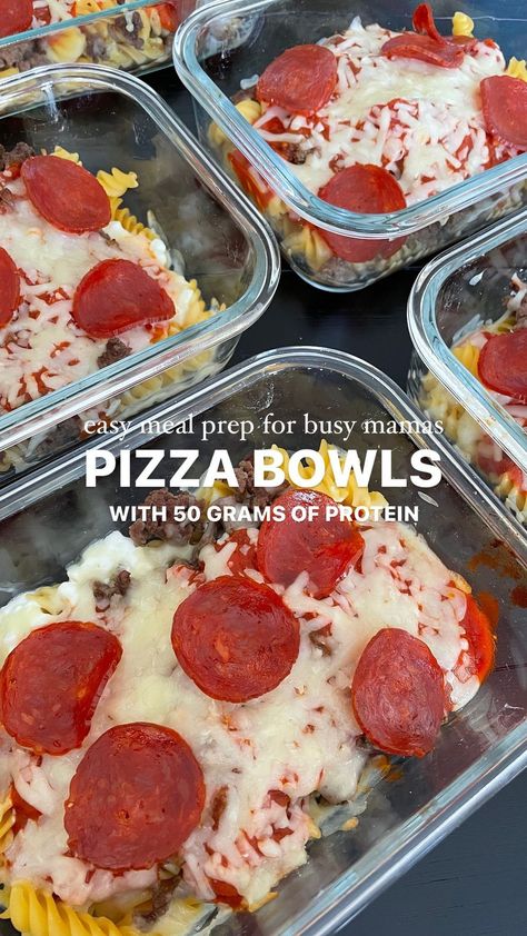 SAVE these pizza bowls 🍕 for when you need an easy protein packed meal prep but don’t have hours to spend on meal prepping! Ingredients 1 … | Instagram Macro Lunches, Pizza Bowls, Easy Protein Meals, Protein Pizza, Pizza Bowl, Easy Protein, Quick Meal Prep, Turkey Pepperoni, Protein Pasta