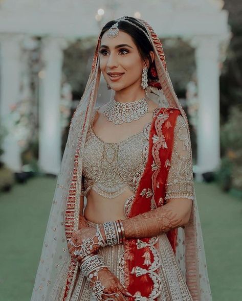 Contrast Bridal Dupattas Are Making A Comeback! | WedMeGood Lehenga Dupatta Draping Style, Double Dupatta, Dupatta Draping Styles, Dupatta Styling, Gujrati Wedding, Dupatta Draping, Draping Styles, Bride Head, Lehenga Dupatta