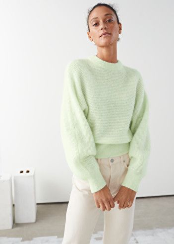 Cropped Wool Blend Puff Sleeve Sweater - Light Green - Sweaters - & Other Stories Green Sweater Outfit, Light Green Sweater, Green Sweater Women, Jumper Outfit, Studio Diy, Straight Clothes, Puff Sleeve Sweater, Sweater Outfit, Spring Summer Trends