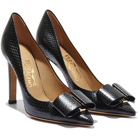 Ferragamo Shoes Women, Salvatore Ferragamo Pumps, Ferragamo Pumps, Cute High Heels, Pointy Toe Shoes, All Black Shoes, Shoe Wardrobe, Bow Pumps, Chic Shoes