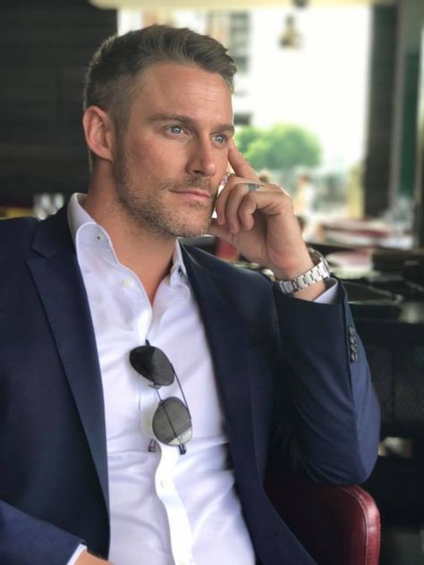 Jessie Pavelka Jesse Ward, Elegant Man, Actor Model, Poses For Men, Good Looking Men, Suit And Tie, Male Beauty, Haircuts For Men, Male Models