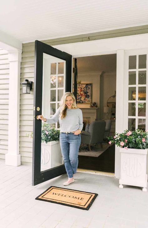 Thistlewood Farms Home Tour - 110 Year Old Farmhouse with Graceful Style — Farmhouse Living Home Tour Videos, Cozy Coastal Cottage, Texas Interior Design, Rockwall Texas, Thistlewood Farms, Modern Farmhouse Home, Traditional Farmhouse, Home Tours, Wall Picture